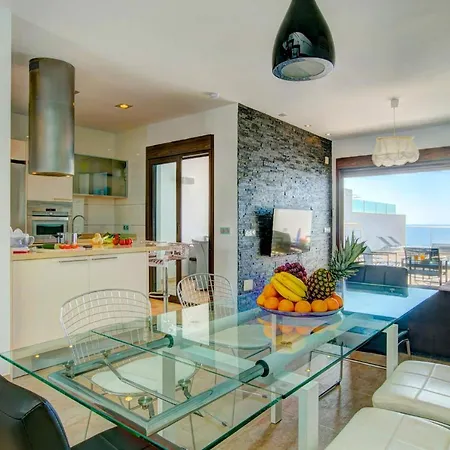 Vila Claraboya Sea View By